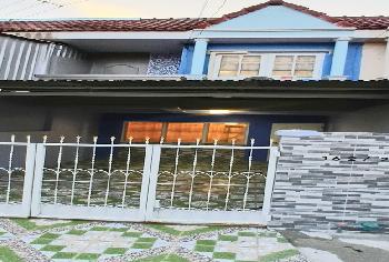 3นอนขายบ้้านใกล้เซ็นทรัลปิ่นเก้าติดถนนกาญจนาภิเษกบางบัวทองใกล้ๆมีรถตู้ และ ปอสาย 522 ผ่านหน้าหมู่บ้าน ต่อเดียวไป ปิ่นเก้า